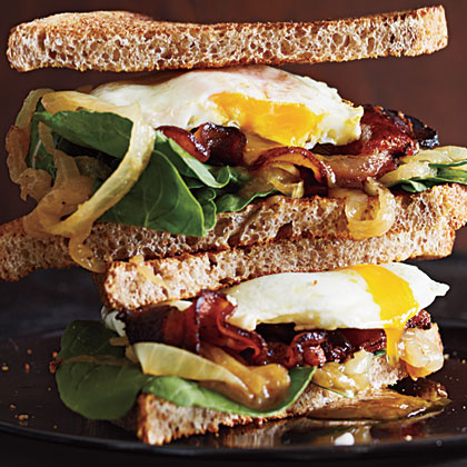 Bacon and Egg Sandwiches with Caramelized Onions and Arugula Bacon and Egg Sandwiches with Caramelized Onions and Arugula