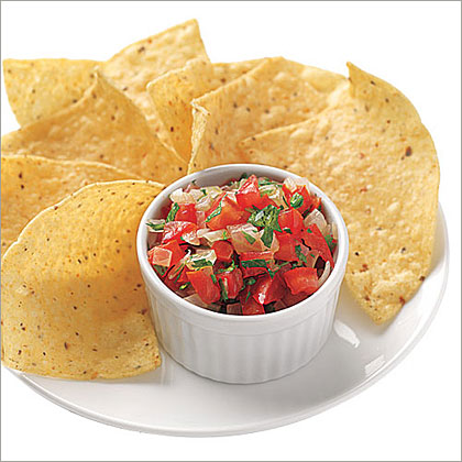 Homemade Tomato Salsa with Chips Homemade Tomato Salsa with Chips