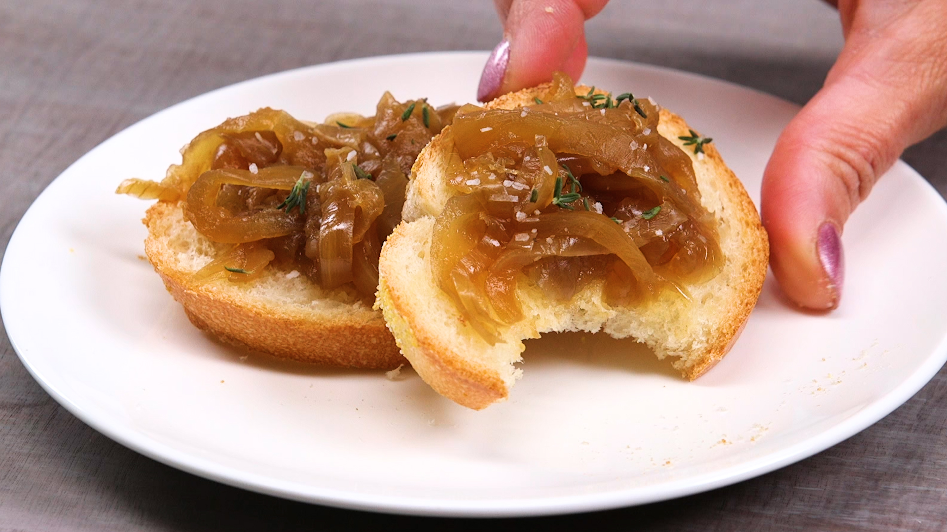 One-Ingredient Slow Cooker Caramelized Onions One-Ingredient Slow Cooker Caramelized Onions