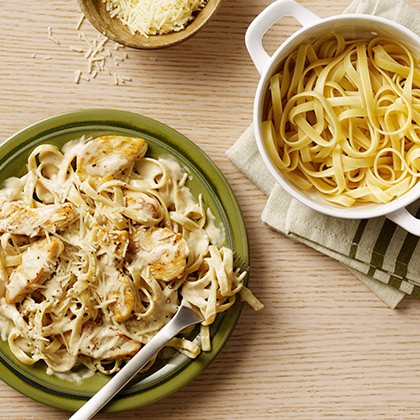 Chicken Alfredo with Fettuccine Chicken Alfredo with Fettuccine