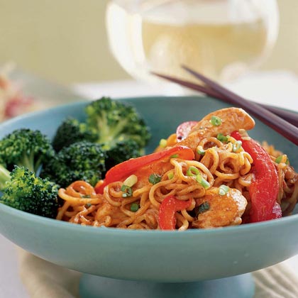 Chicken and Noodles with Peanut Sauce Chicken and Noodles with Peanut Sauce