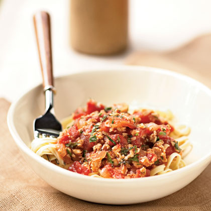 Linguine with Spicy Red Clam Sauce