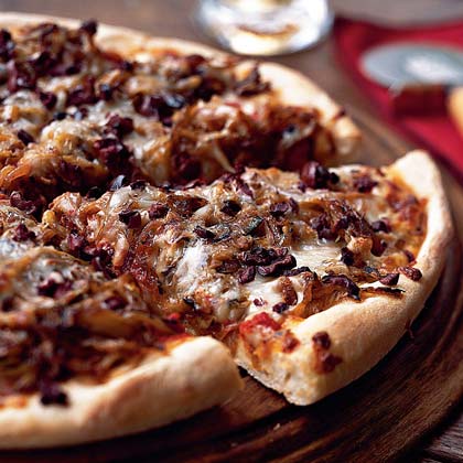 Pizza with Caramelized Fennel, Onion, and Olives Pizza with Caramelized Fennel, Onion, and Olives