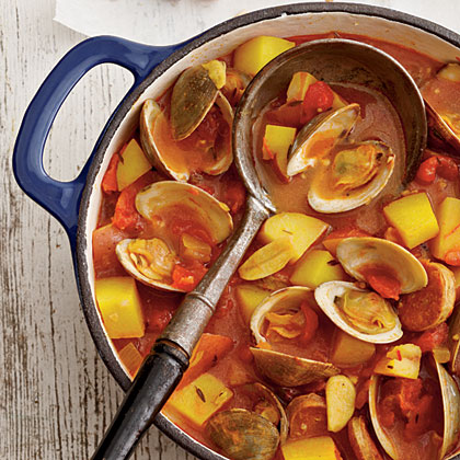 Spanish-Style Clam Stew with Garlic Toast Spanish-Style Clam Stew with Garlic Toast