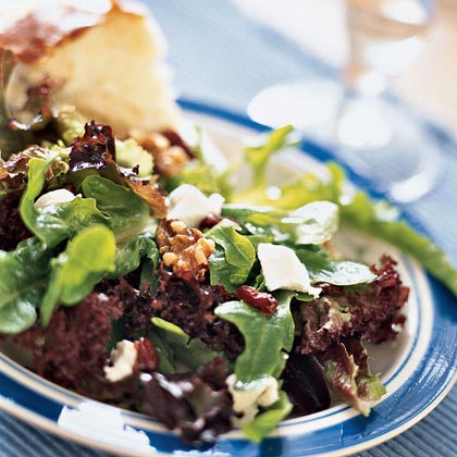 Mixed Greens with Goat Cheese, Cranberries, and Walnuts Mixed Greens with Goat Cheese, Cranberries, and Walnuts