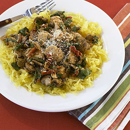 Spaghetti Squash with Chicken, Mushrooms and Spinach Spaghetti Squash with Chicken, Mushrooms and Spinach